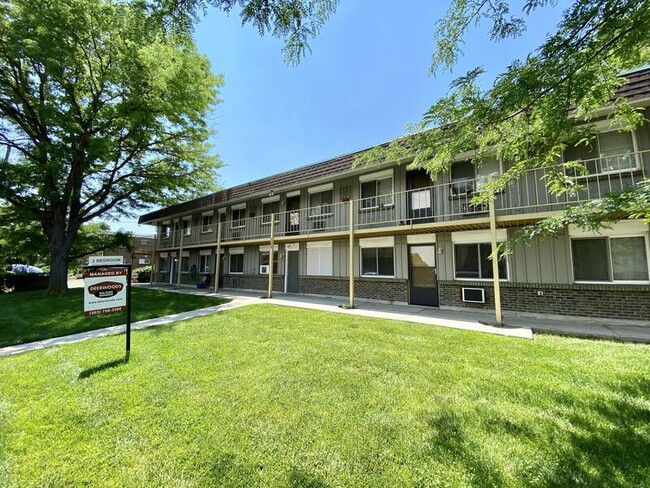 Primary Photo - 725 Moore St