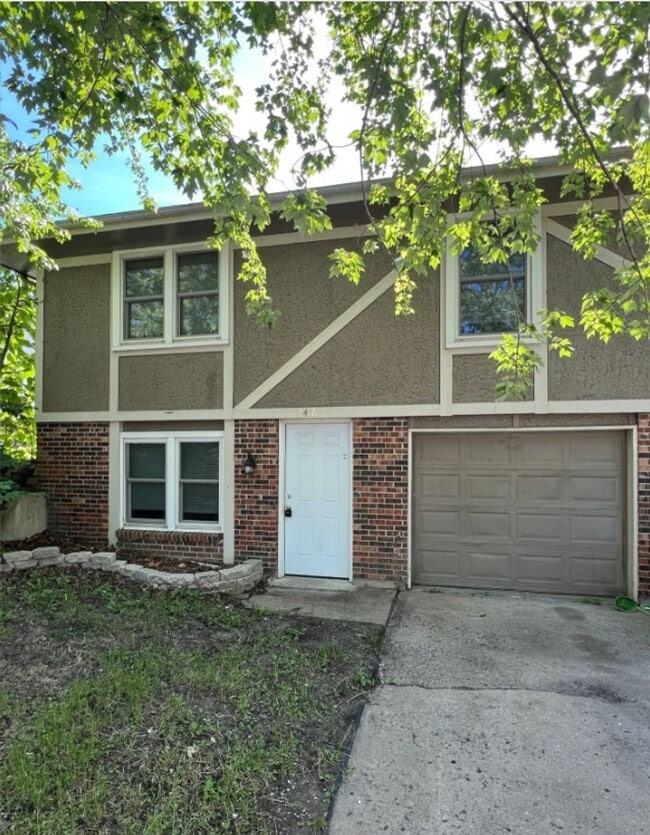 Primary Photo - Sweet 3 bedroom, 1.5 bathroom duplex in In...