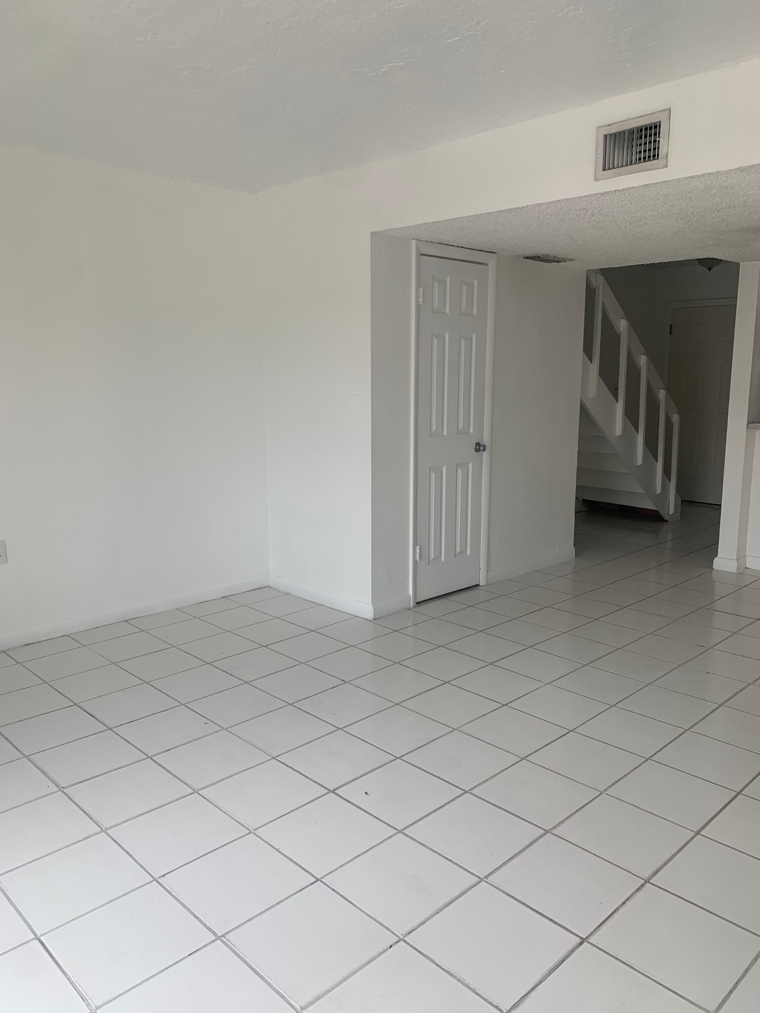 Building Photo - 2261 W 53rd St