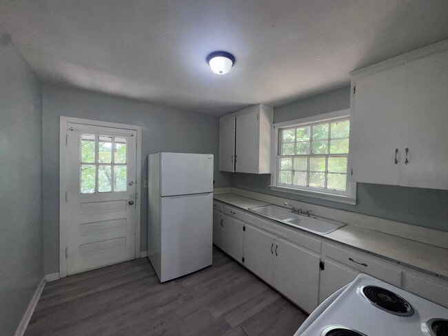 Building Photo - 1529 Charlotte Ave