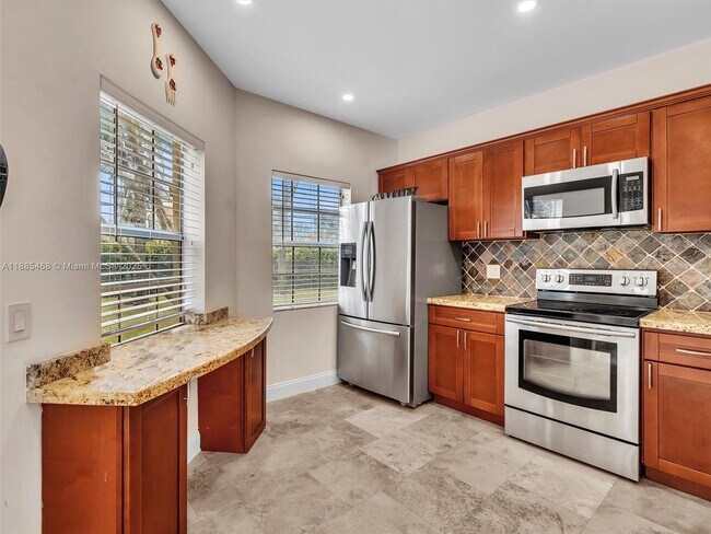 Building Photo - 6538 Via Regina