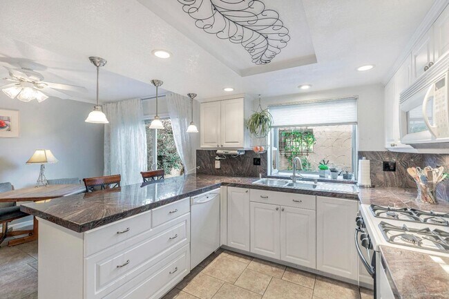 Building Photo - Recently updated spacious 3 bedroom 2.5 bath townhome available soon