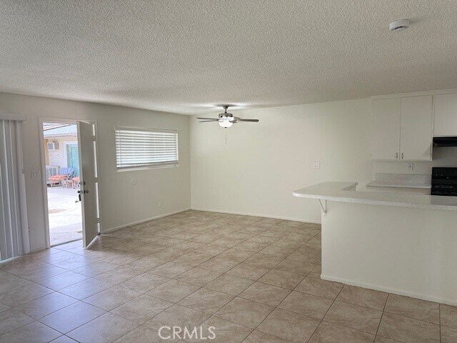 Building Photo - 685 E Vista Chino
