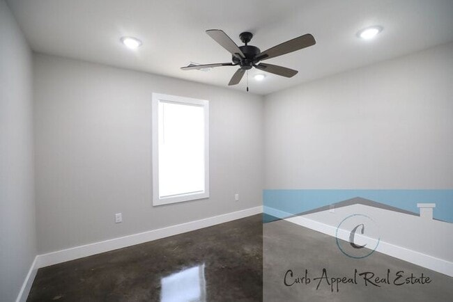 Building Photo - Move in special $900!! New construction 3 bed / 2 bath home - Bono