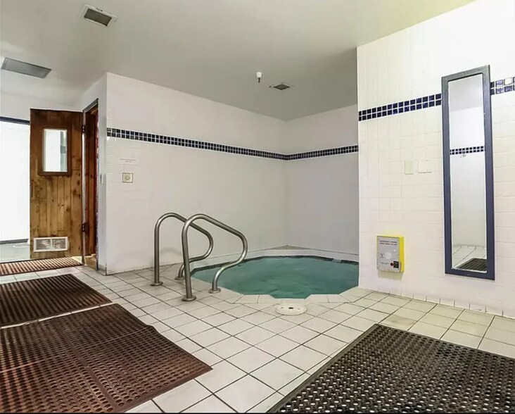 Building Photo - 8640 Gulana Ave