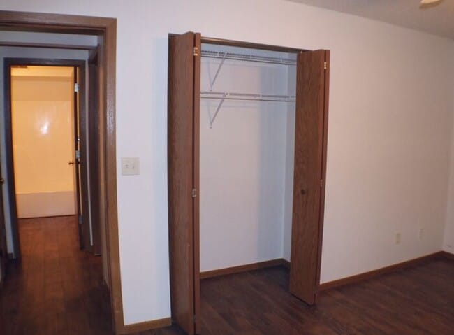 Building Photo - $1,095 | 2 Bedroom, 1 Bathroom 2nd Floor C...