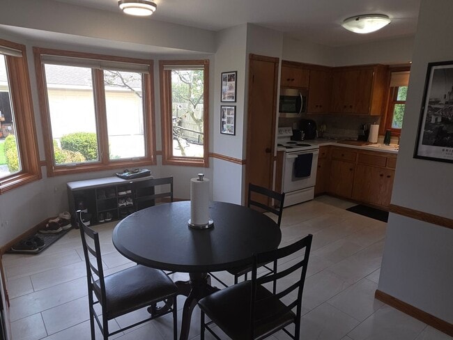 Building Photo - Updated 3 bedroom Racine ranch