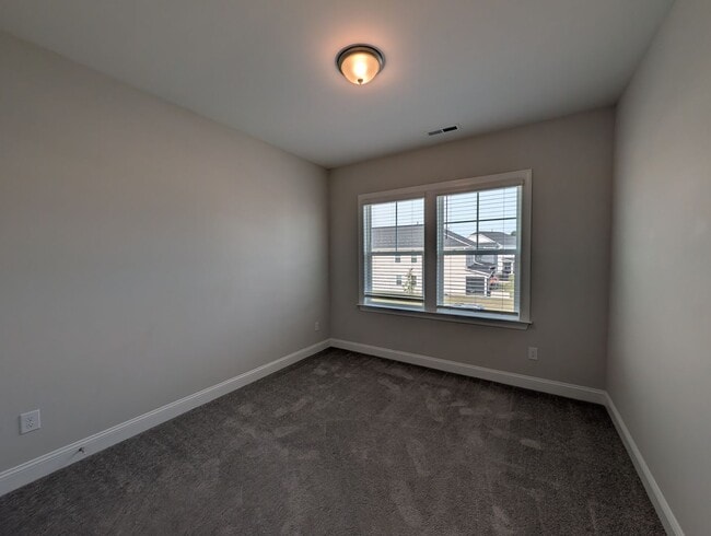Building Photo - 332 Canyon Spring Trl