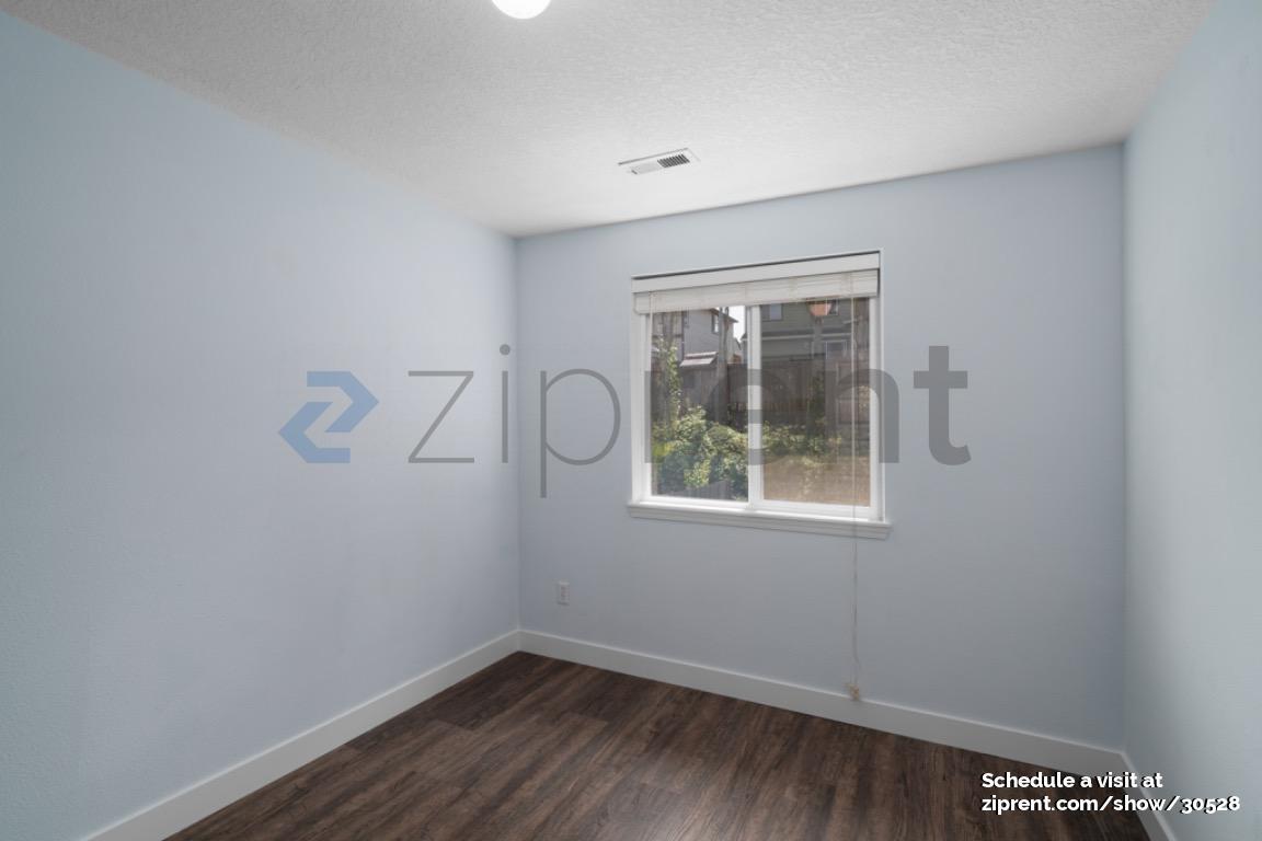 Building Photo - Unit