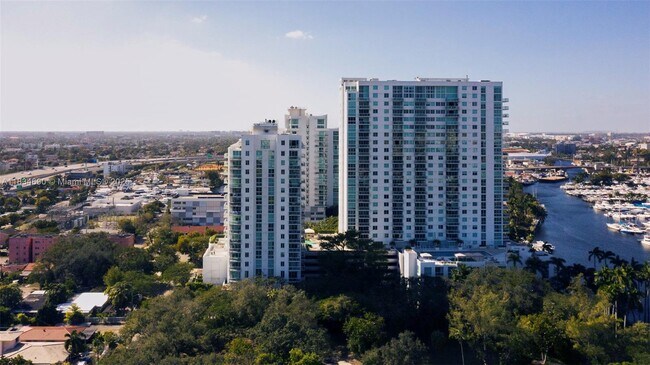 Building Photo - 1861 NW S River Dr