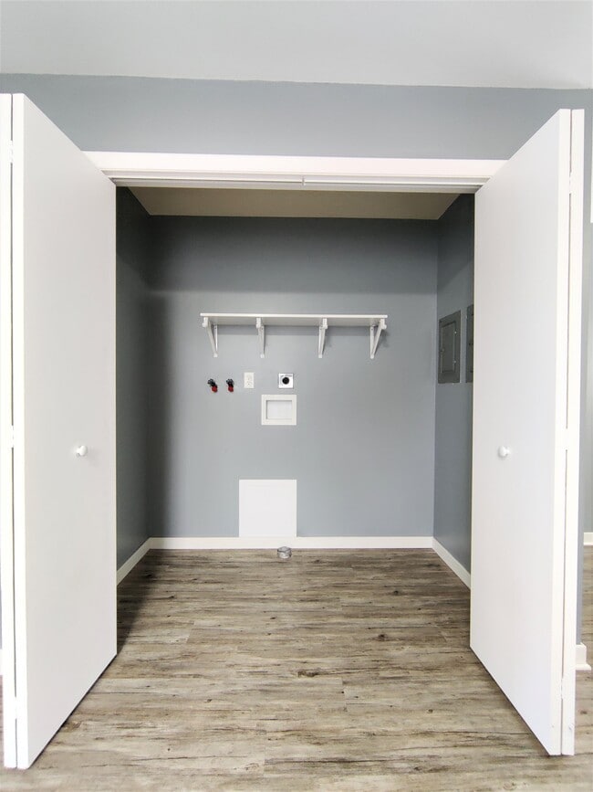 Building Photo - 435 E Ann St