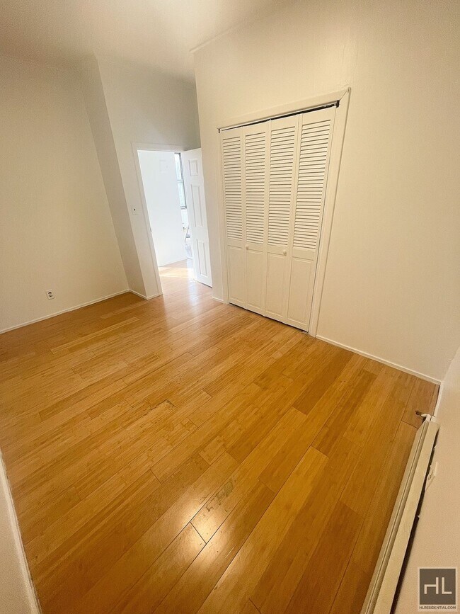 Building Photo - 43 STREET