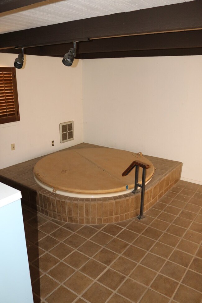 Building Photo - 19275 Symeron Rd