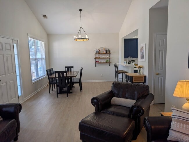 Building Photo - 4717 Farm Lake Dr