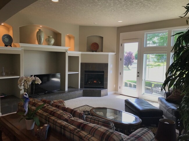 Building Photo - 788 Tukwila Dr
