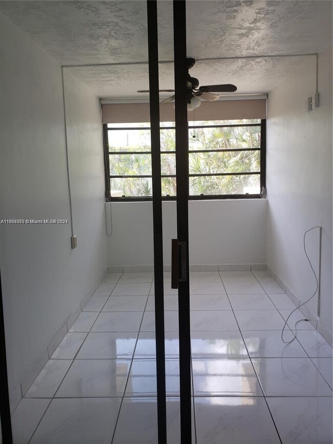 Building Photo - 6937 Bay Dr