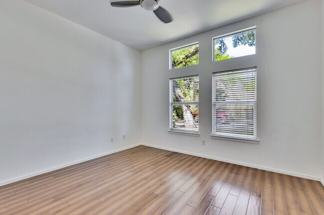 Building Photo - 3808 Menchaca Rd