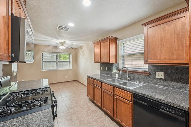 Building Photo - 3751 Glade Forest Dr
