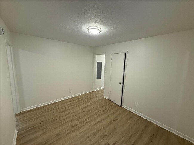 Building Photo - 379 Utoy Cir SW