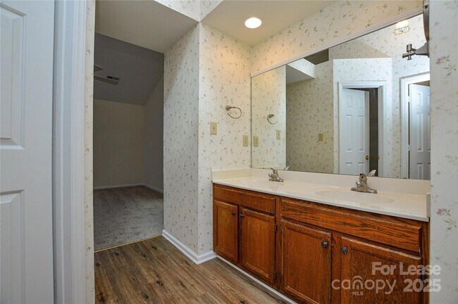 Building Photo - 3500 Rosedown Dr