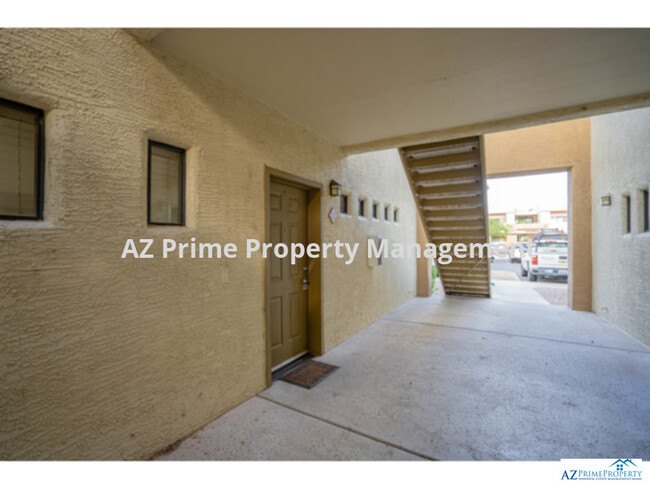 Building Photo - wow! absolutely gorgeous phoenix 2/2 condo...