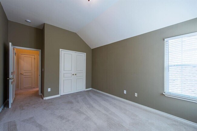 Building Photo - 15462 Mansion Woodland Dr