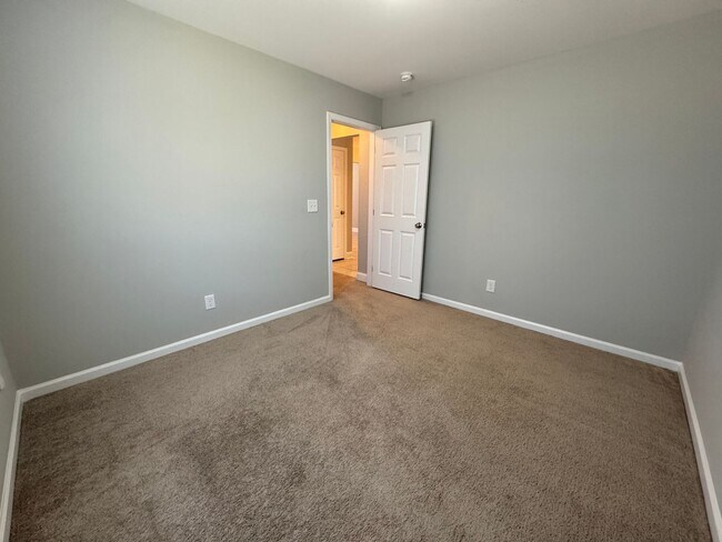 Building Photo - MOVE-IN READY! **MOVE-IN Special $250 off the 1st full month's rent.**