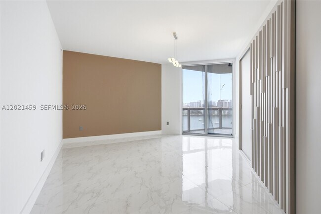 Building Photo - 17301 Biscayne Blvd