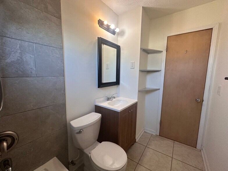 Building Photo - 8506 Izard St