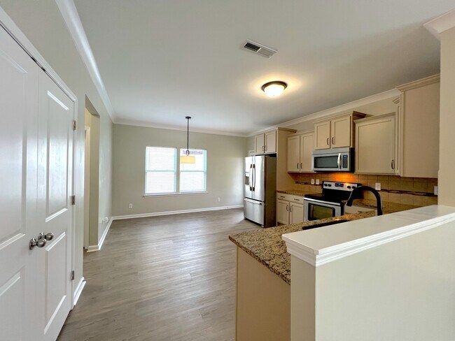 Building Photo - 291 Ranlo Ave