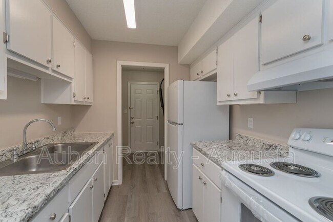 Building Photo - 1546 Hamilton Dr