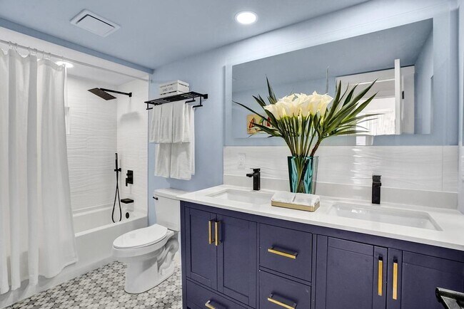 Building Photo - 2701 N Ocean Blvd