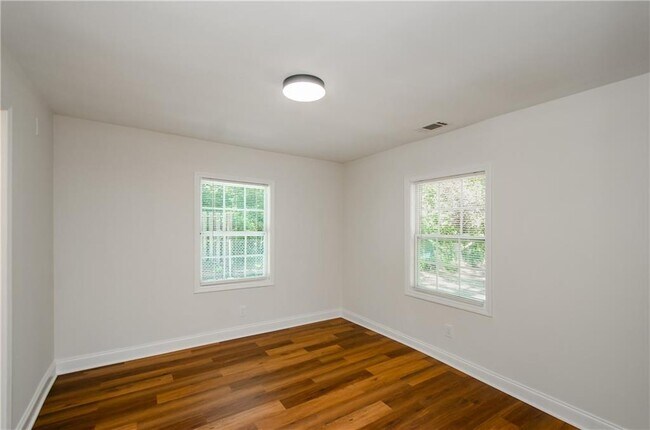 Building Photo - 4244 Lindsey Dr