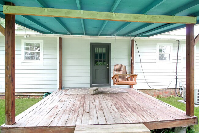 Building Photo - 246 St Paul St