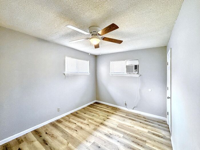 Building Photo - 6108 Welworth Ave