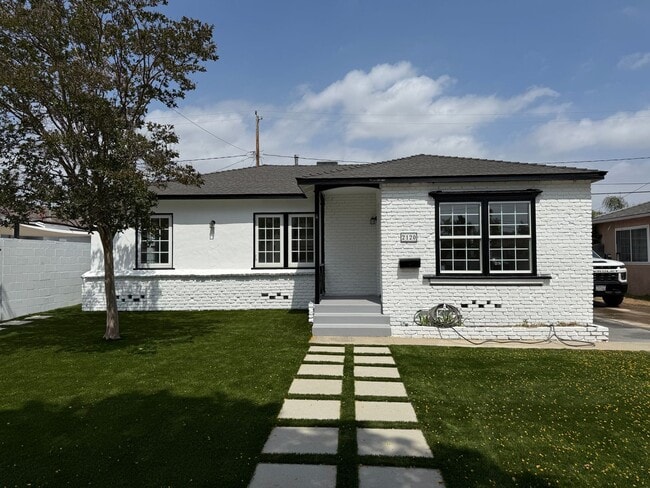 Primary Photo - Stunning Fully Renovated Home in Prime Bur...