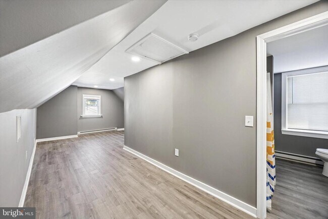 Building Photo - 703 N Providence Rd