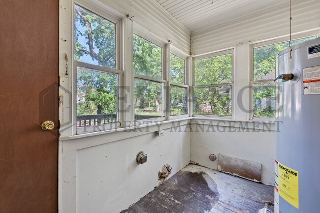 Building Photo - 217 S Kansas St