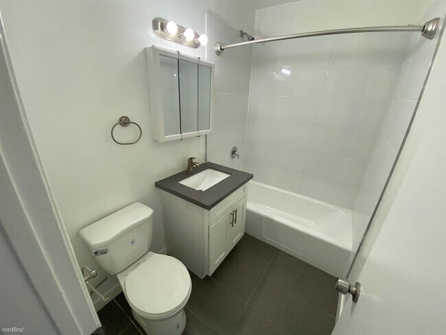 Building Photo - 1208 S Norton Ave