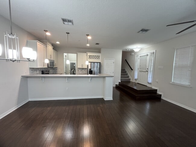 Building Photo - 677 Oak Lake Ln