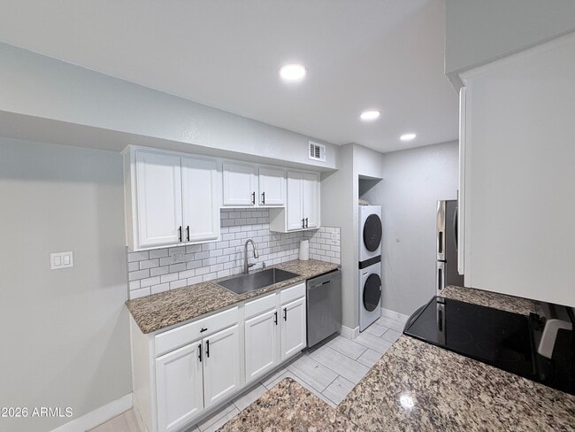 Building Photo - 5995 N 78th St