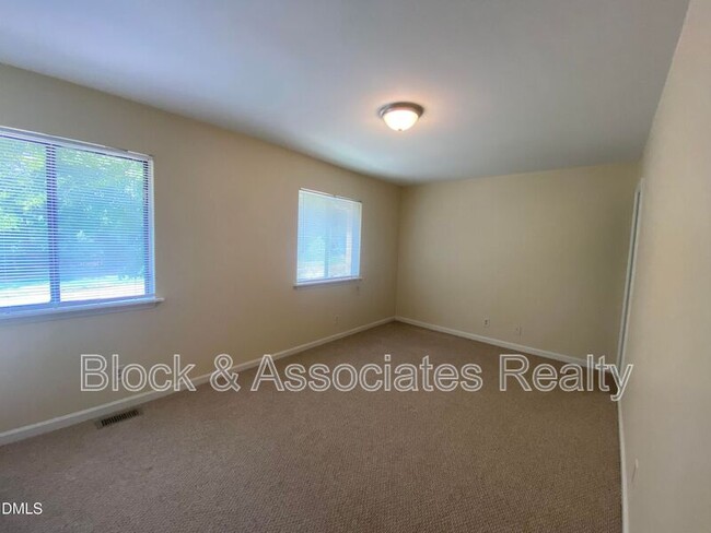 Building Photo - 2420 Stadium Dr