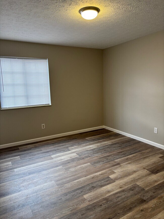 Spacious bedroom - 7320 Fall Creek Ln