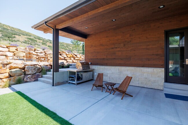 Building Photo - 337 E 1690 N