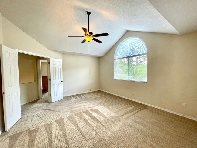 Building Photo - LARGE AND SPACIOUS 4/3 HOME IN EAST ORLANDO WEDGEFIED COMMUNITY