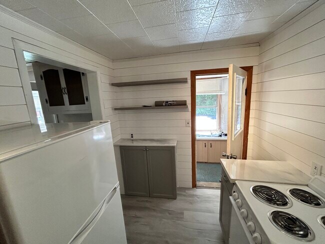 Building Photo - 240 Fraternaland Rd