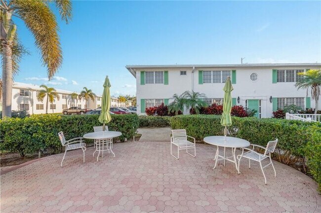 Building Photo - 1851 NE 62nd St