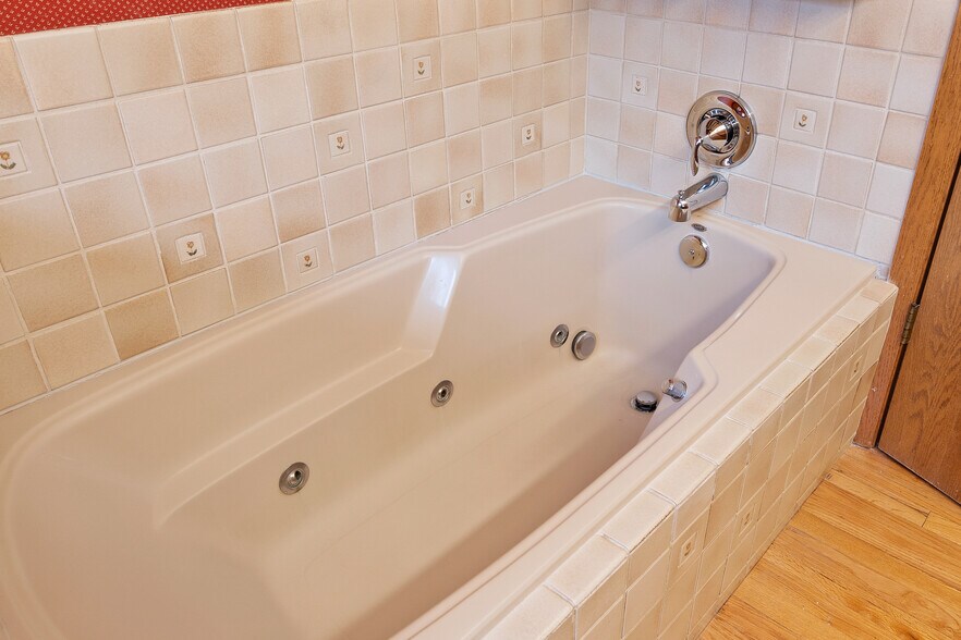 Building Photo - 6008 SW 21st Ave