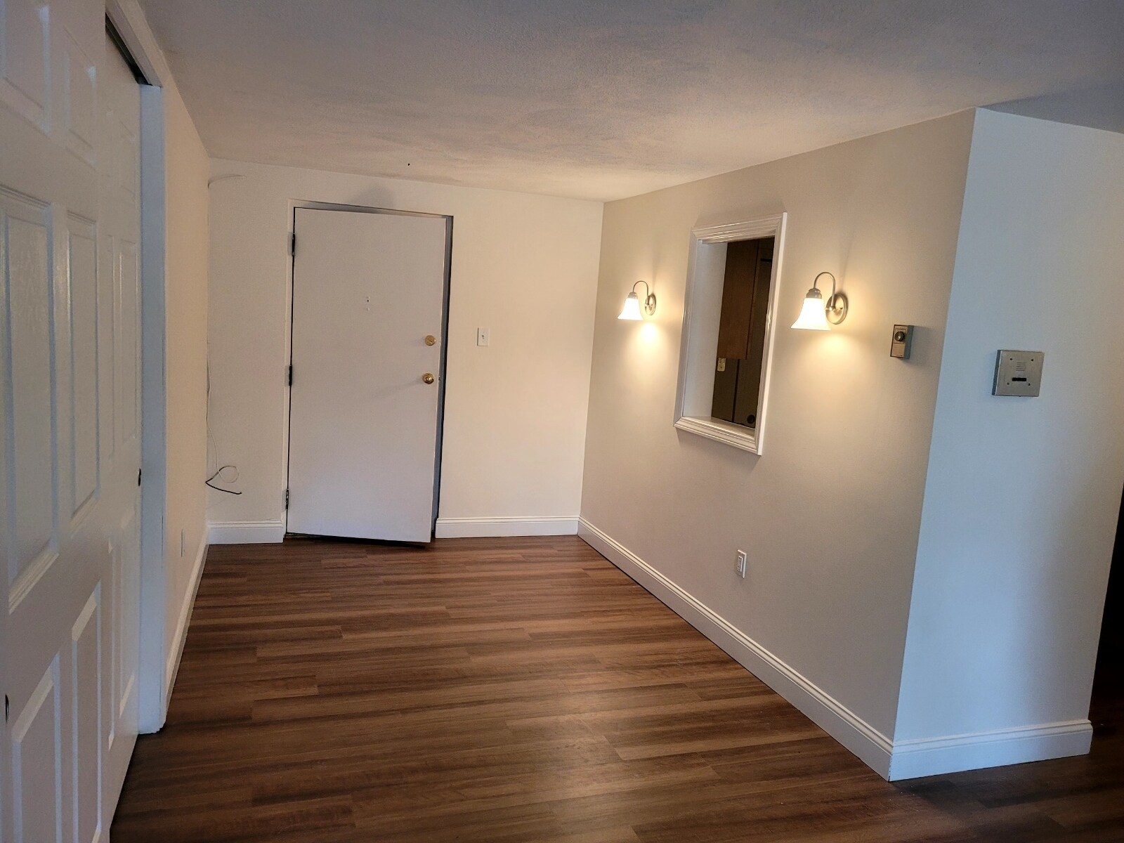Building Photo - 65 Greentree Ln