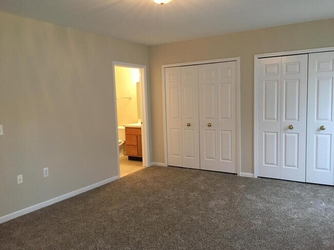 Building Photo - 2792 S Knightsbridge Cir